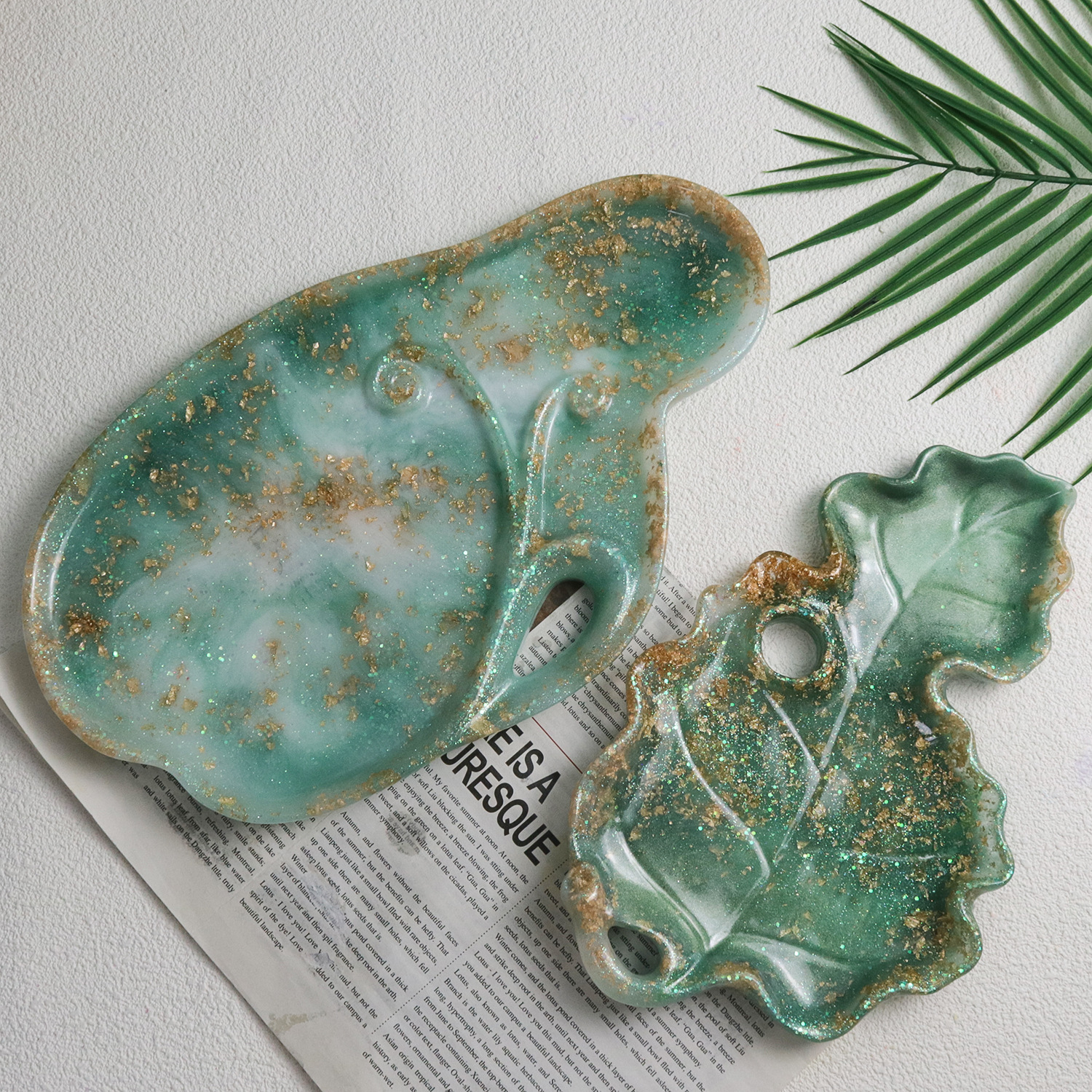 Asymmetric leaf catchall tray silicon mold