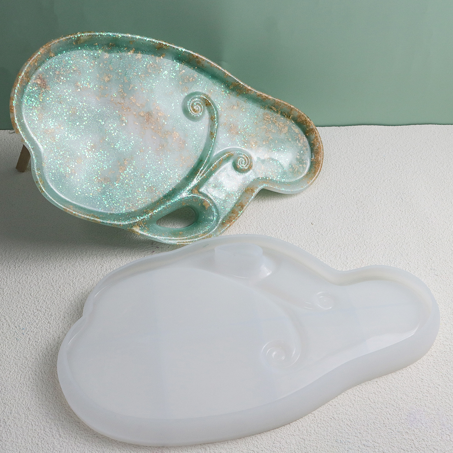 Asymmetric leaf catchall tray silicon mold