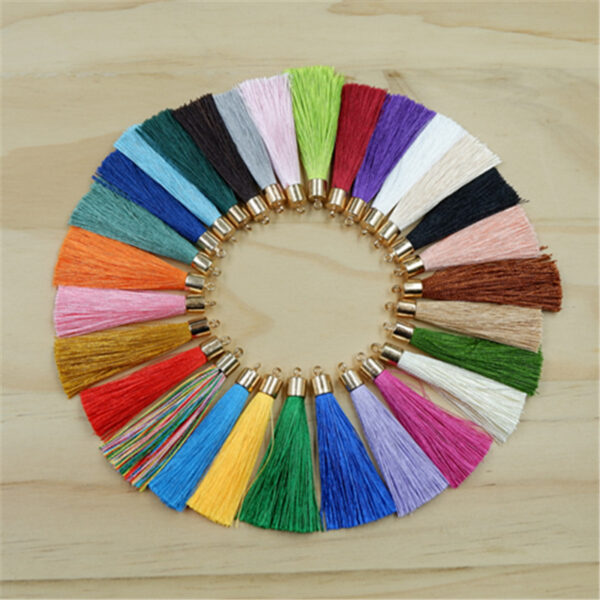 Capped Tassels for Structured Decorative Finishing