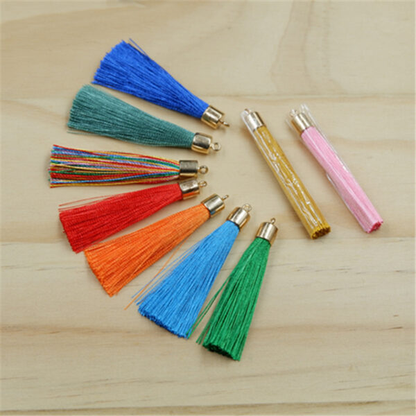 Capped Tassels for Structured Decorative Finishing