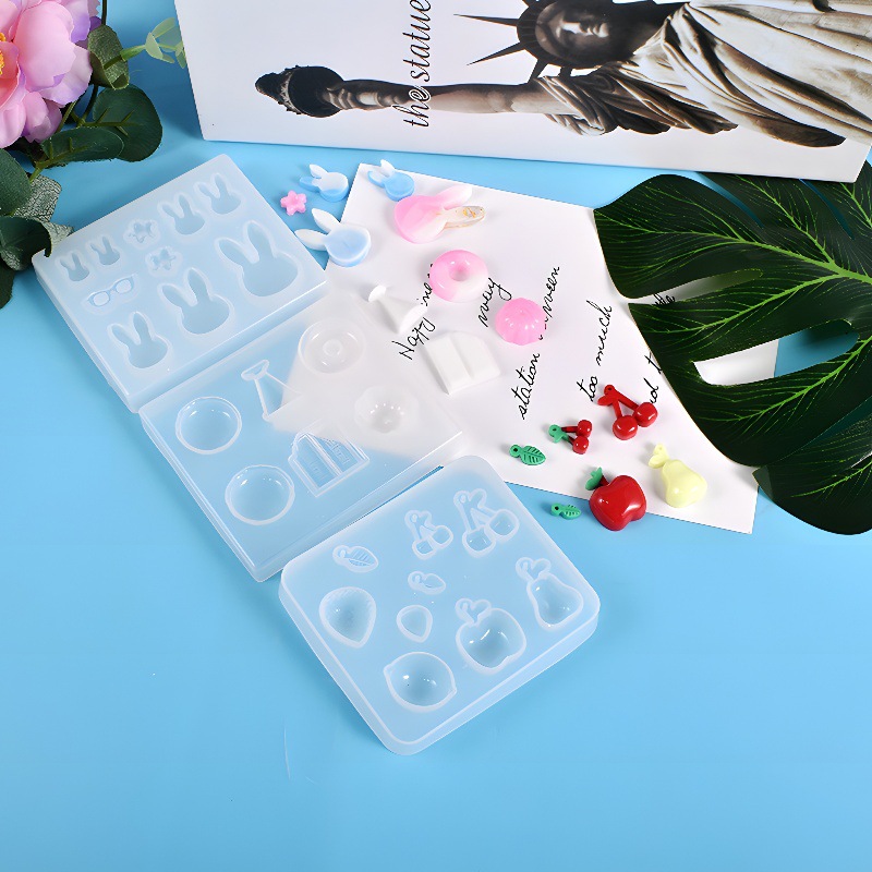 Diamond-shaped Gemstone Mold Charms